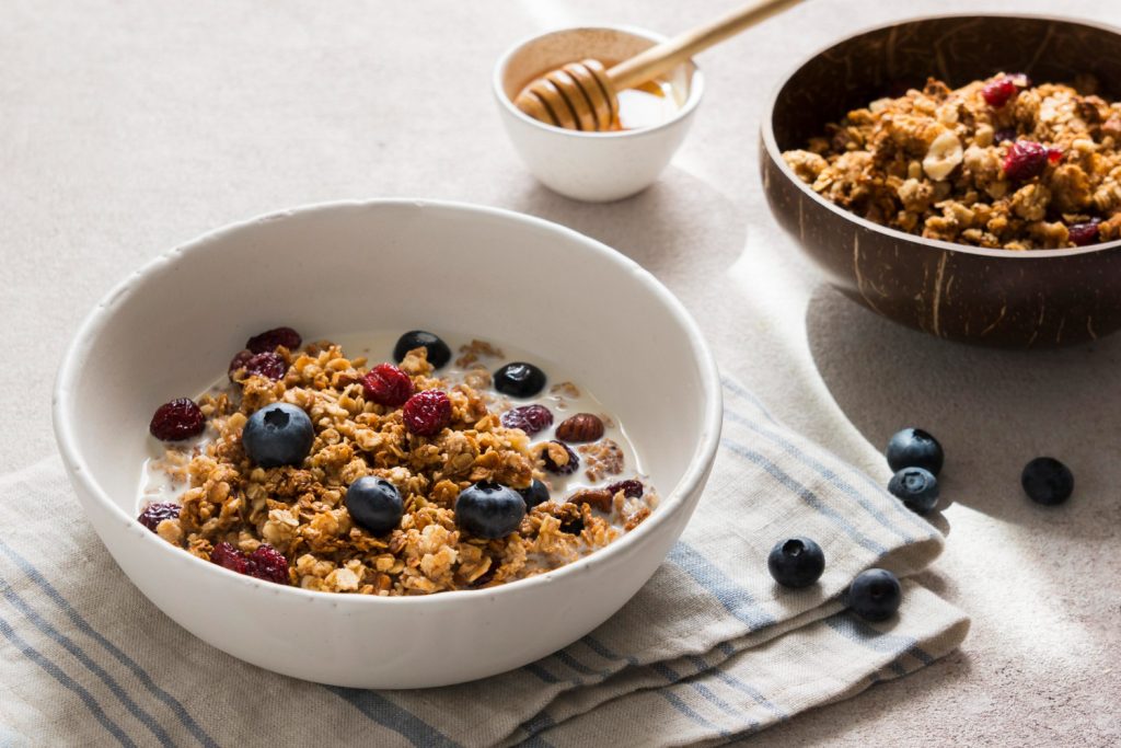 cara penyajian muesli vs granola